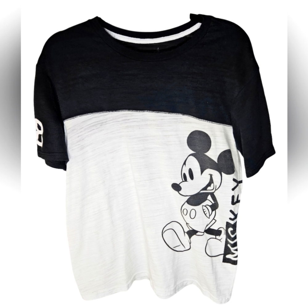 0032 Disney Mickey Mouse 28 Graphic Tee Short Sleeve Black White Size Small